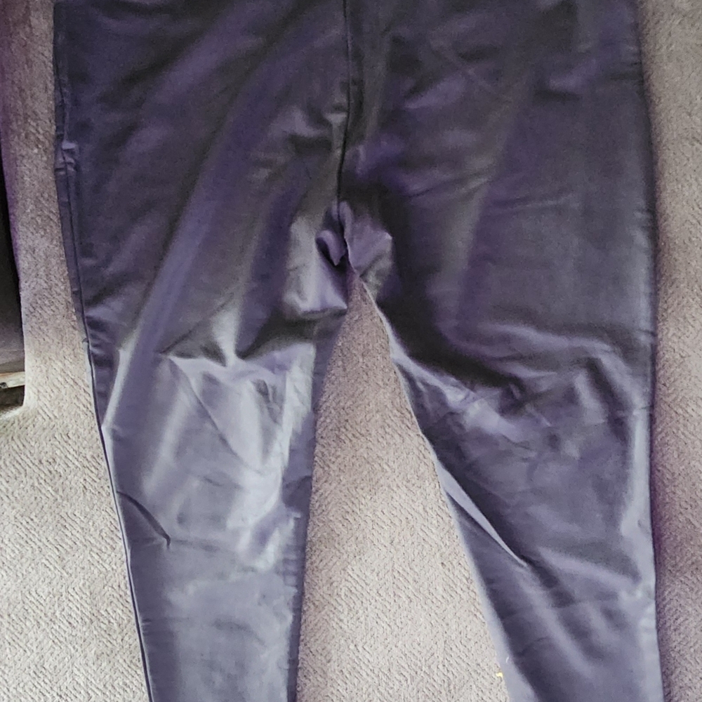 All Worthy by Hunter McGrady Women's Grey Capris - Picture 2 of 5